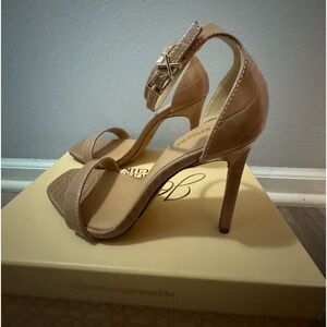 Express heels